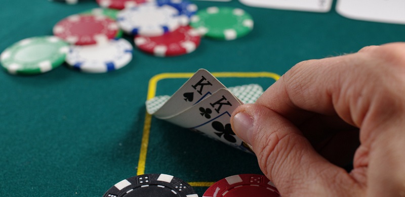 Chọn hình thức Poker Thabet yêu thích